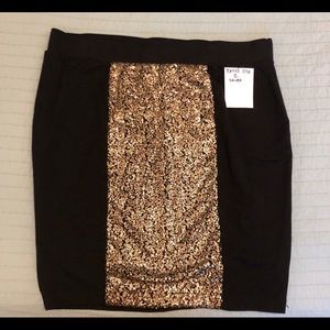 Torrid Size 2 black skirt with gold sequins
